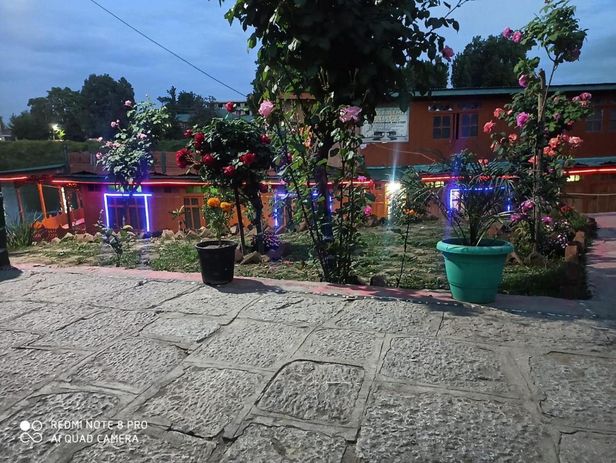 Houseboat Karima Palace Srinagar  Exterior photo