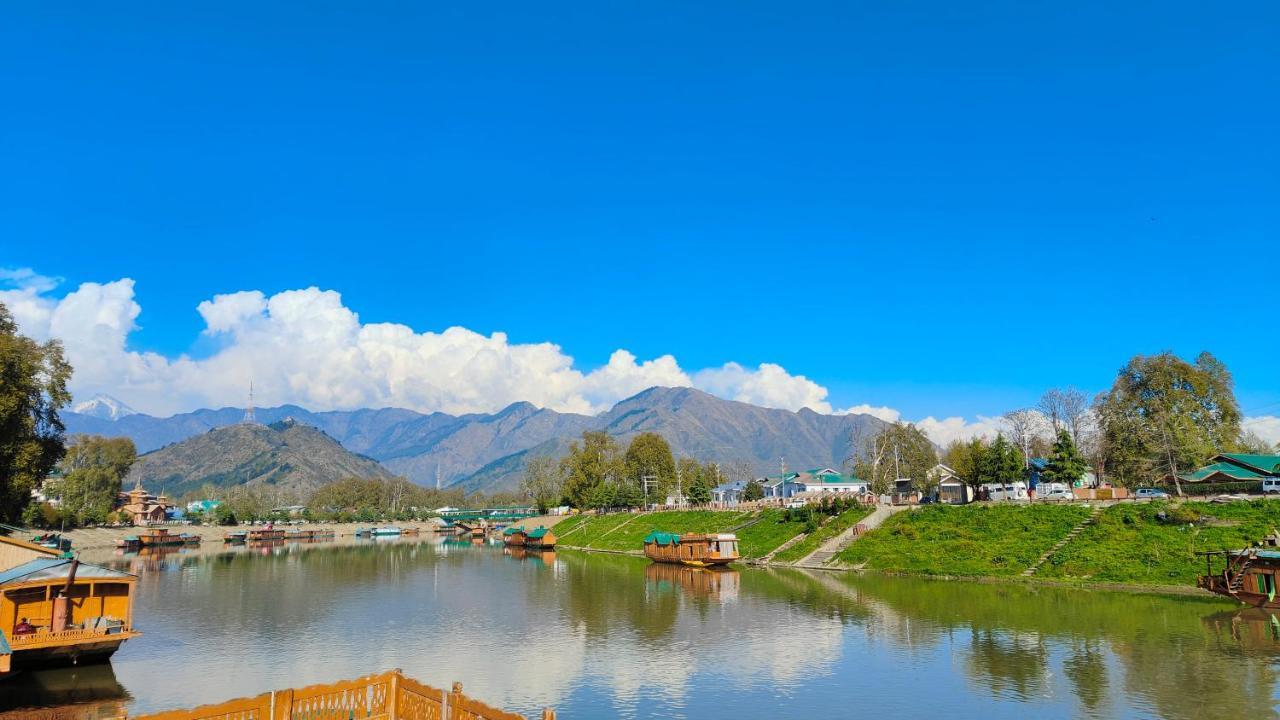 Houseboat Karima Palace Srinagar  Exterior photo