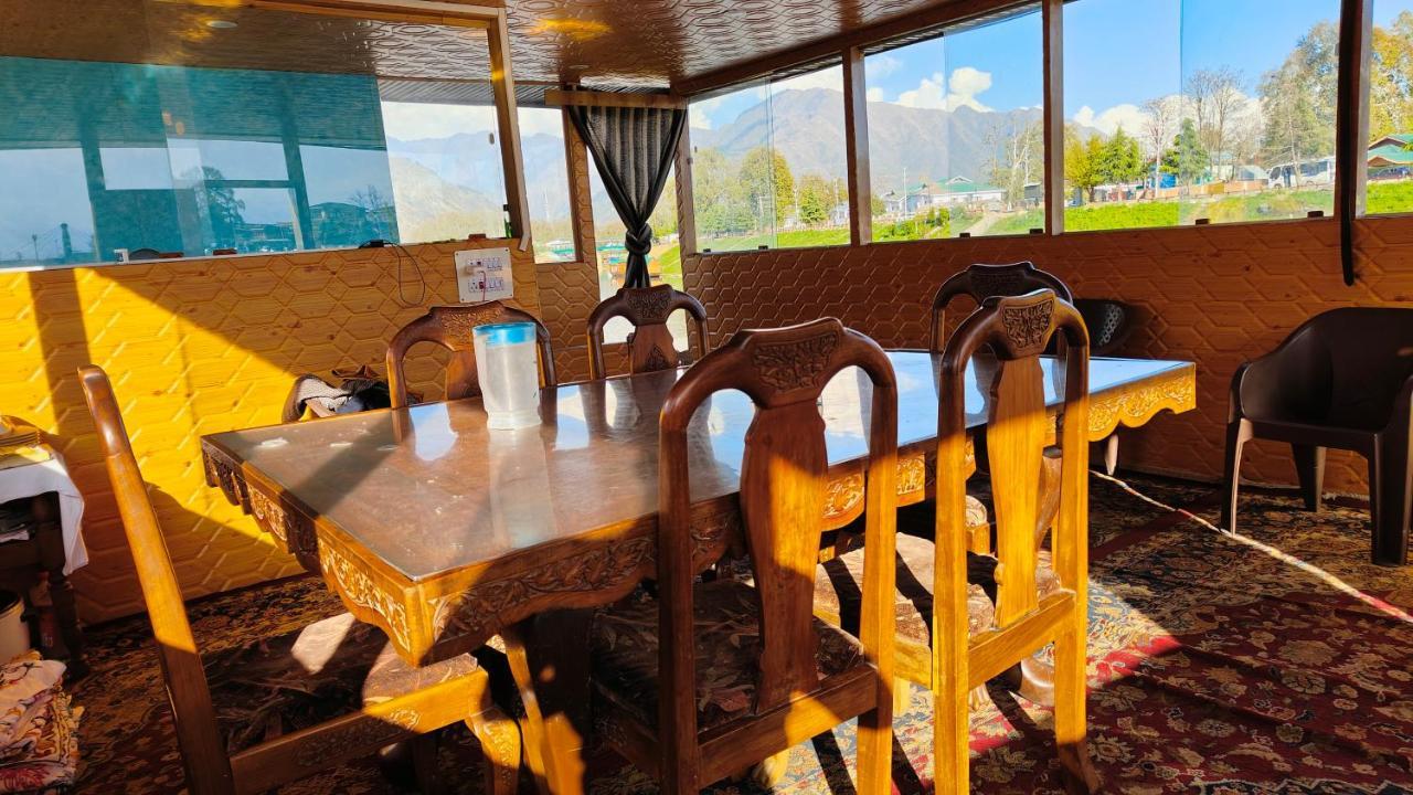 Houseboat Karima Palace Srinagar  Exterior photo