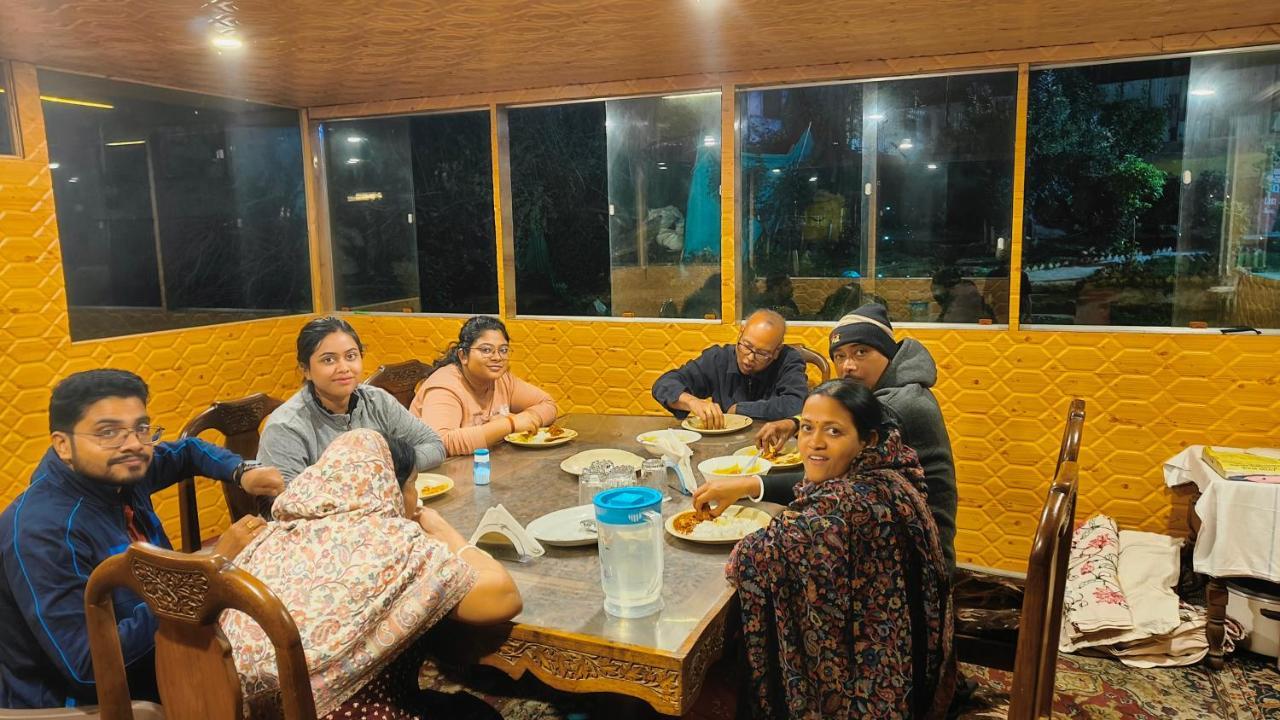 Houseboat Karima Palace Srinagar  Exterior photo
