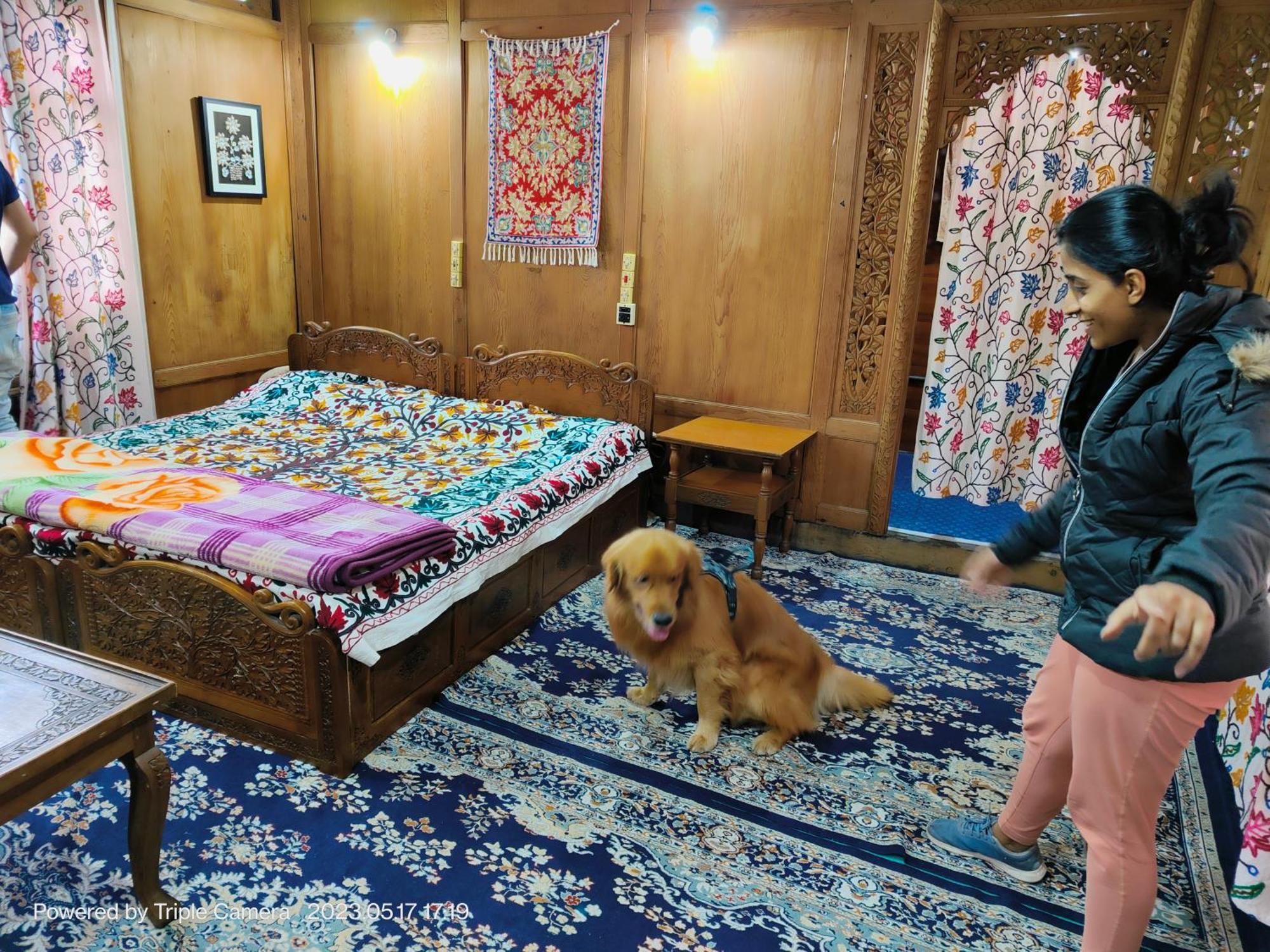 Houseboat Karima Palace Srinagar  Exterior photo