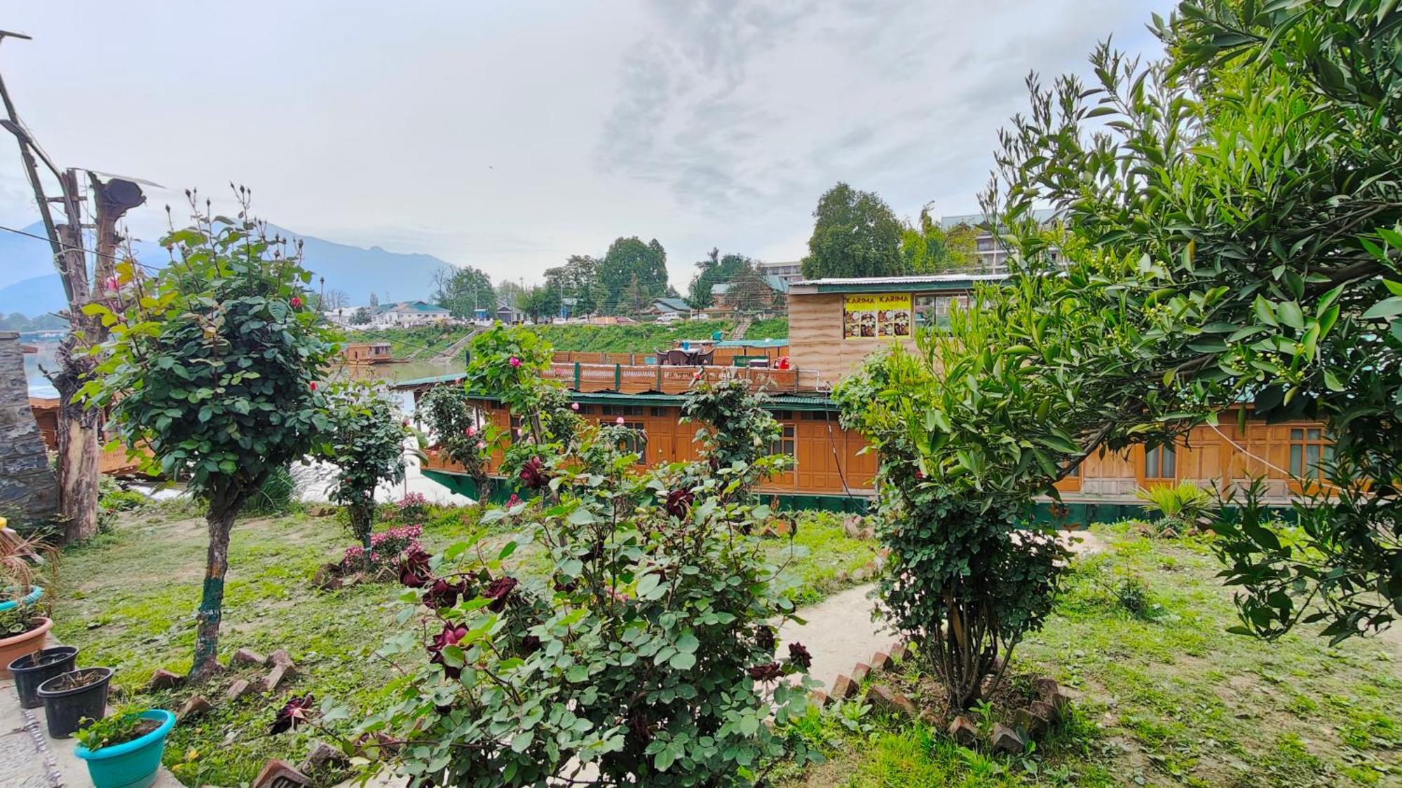 Houseboat Karima Palace Srinagar  Exterior photo