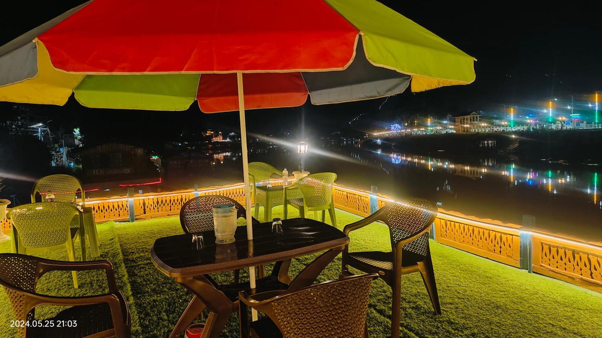 Houseboat Karima Palace Srinagar  Exterior photo
